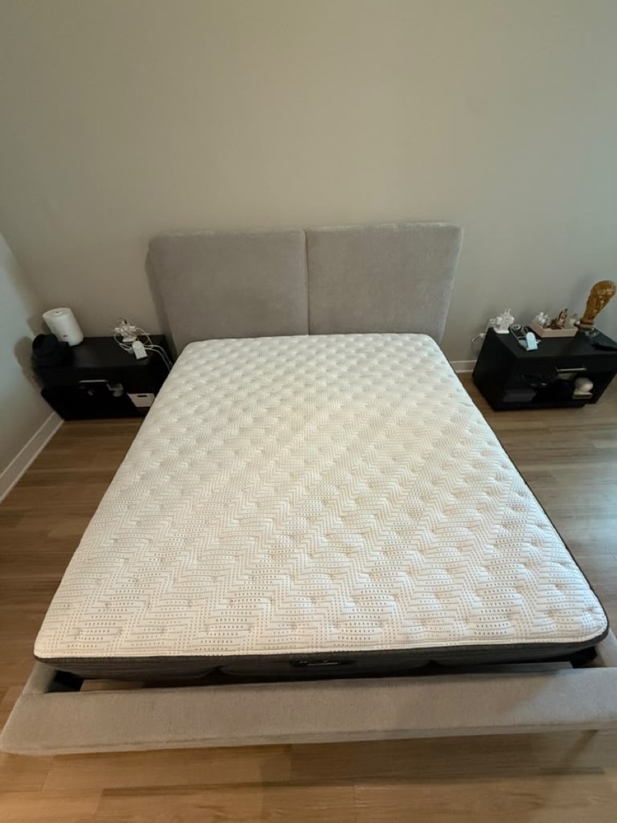 Clean mattress after professional cleaning